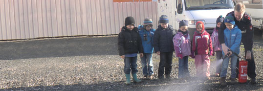 Früh übt sich: Der richtige Umgang mit einem Feuerlöscher will gelernt sein.